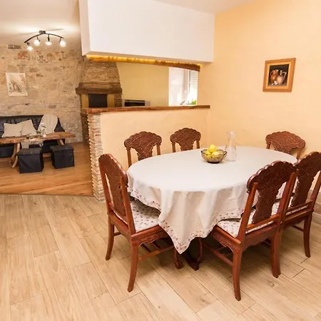 Kuca S Bazenom Emanuela Porec